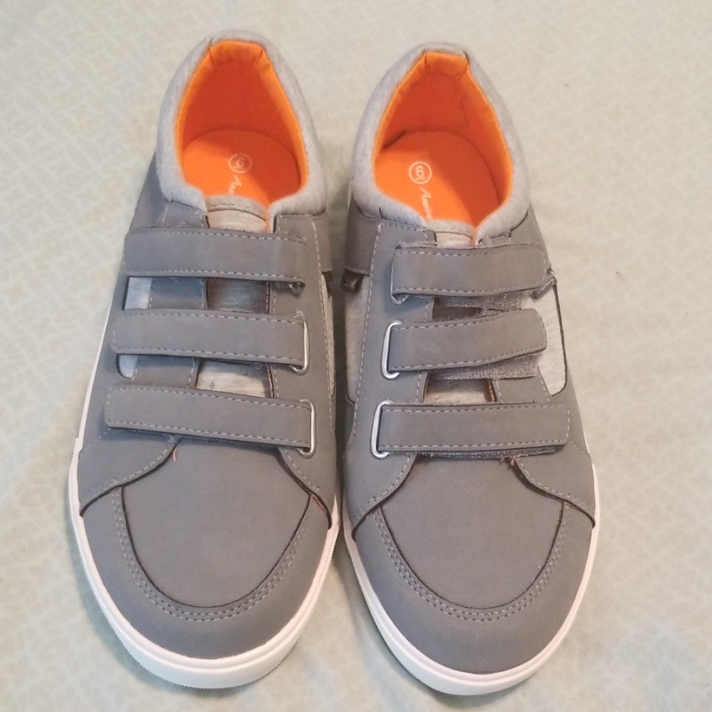 Boys American eagle shoes size 6